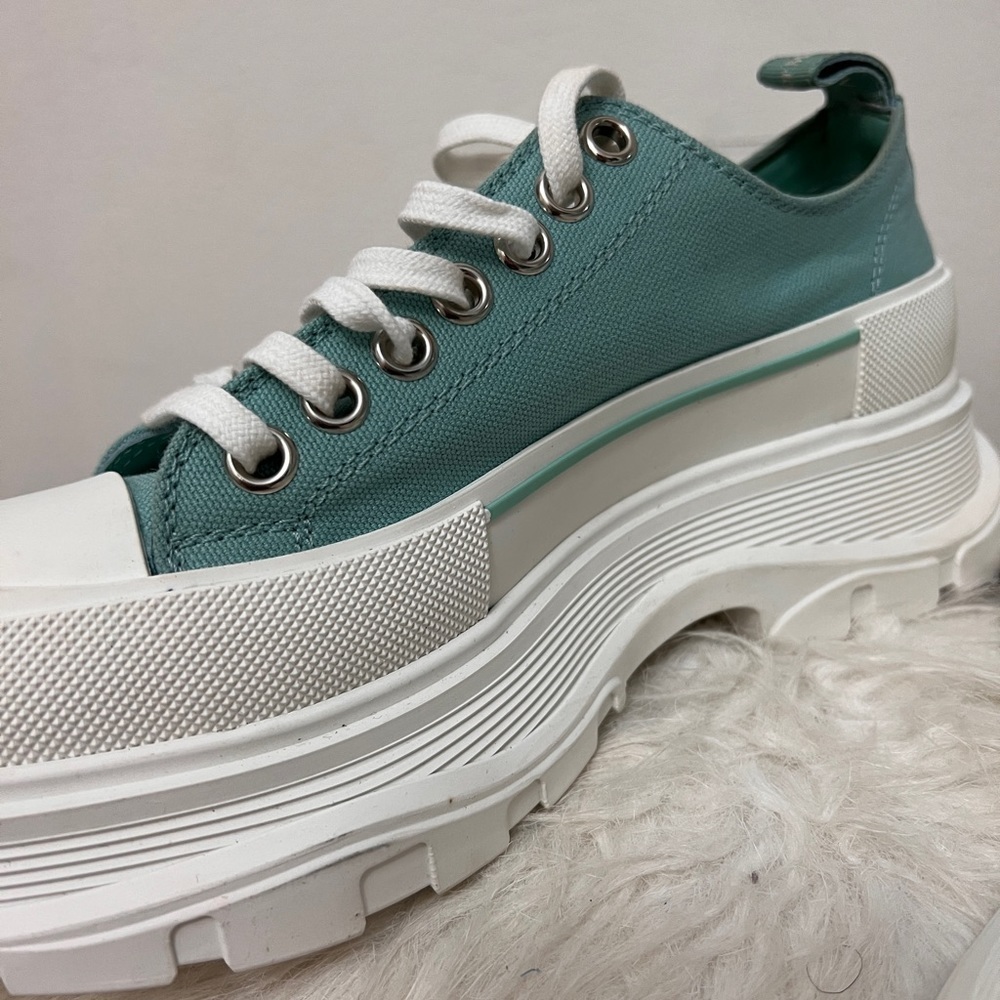 Alexander Mcqueen thread slick lace up sneaker - Picture 2 of 14